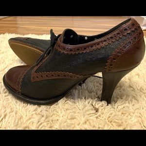 Moschino Oxford black and brown pumps 8.5/ 39 EU